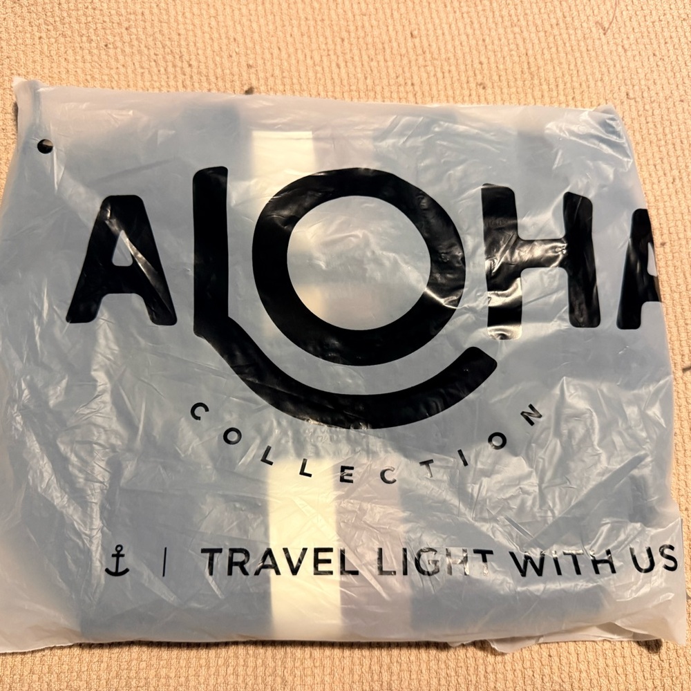 NWT ALOHA Collection Black and Brown Le Voyager Crossbody Bag - Picture 3 of 7